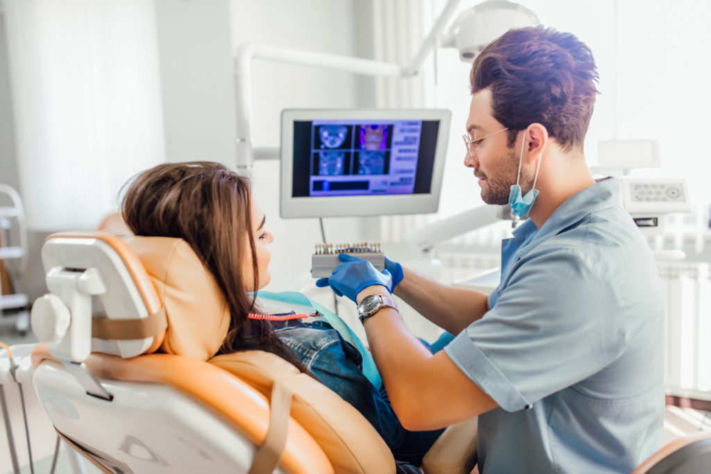 Leczenie endodontyczne jest przeprowadzane w znieczuleniu miejscowym, więc nie powoduje u pacjenta silnego bólu, a jedynie nieznaczny dyskomfort