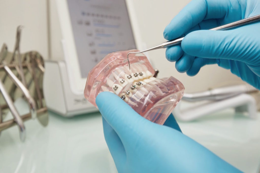 Poznańskie gabinety stomatologiczne oferują szeroki zakres usług związanych z protetyką stomatologiczną oraz innymi dziedzinami stomatologii