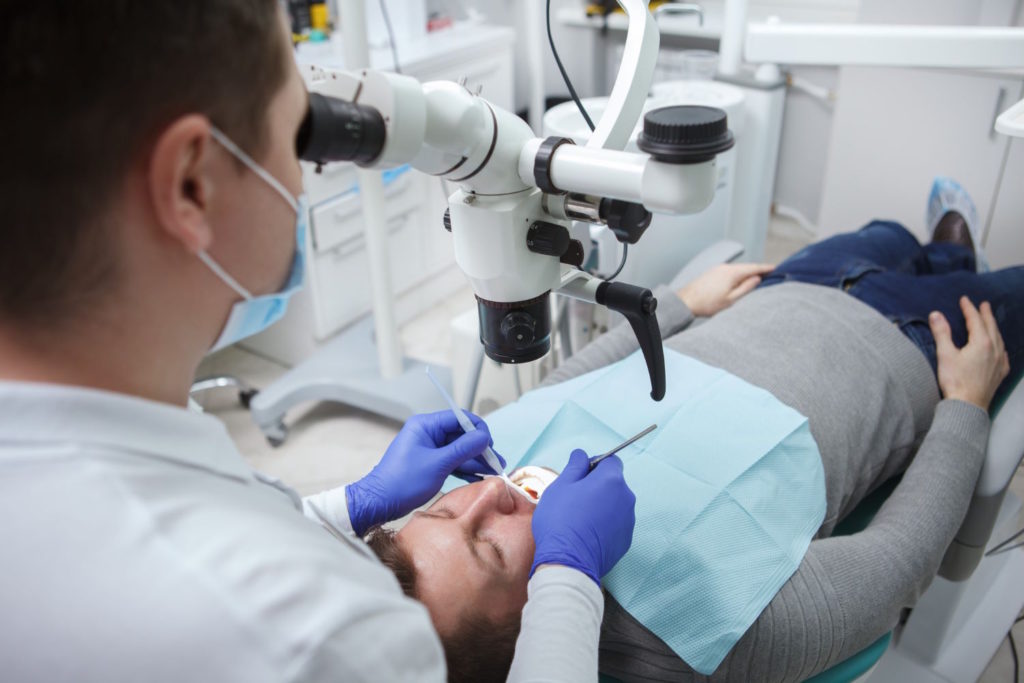 Stomatologia to dziedzina medycyny, która od lat rozwija się i wprowadza coraz to nowsze technologie w celu poprawy jakości leczenia zębów